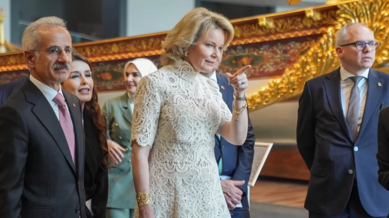 Belçika Kraliçesi Mathilde, İstanbul Deniz Müzesi’ni ziyaret etti