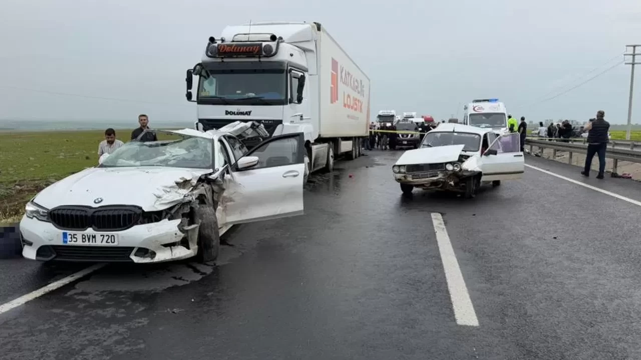 Zincirleme trafik kazası: Ölü ve yaralılar var