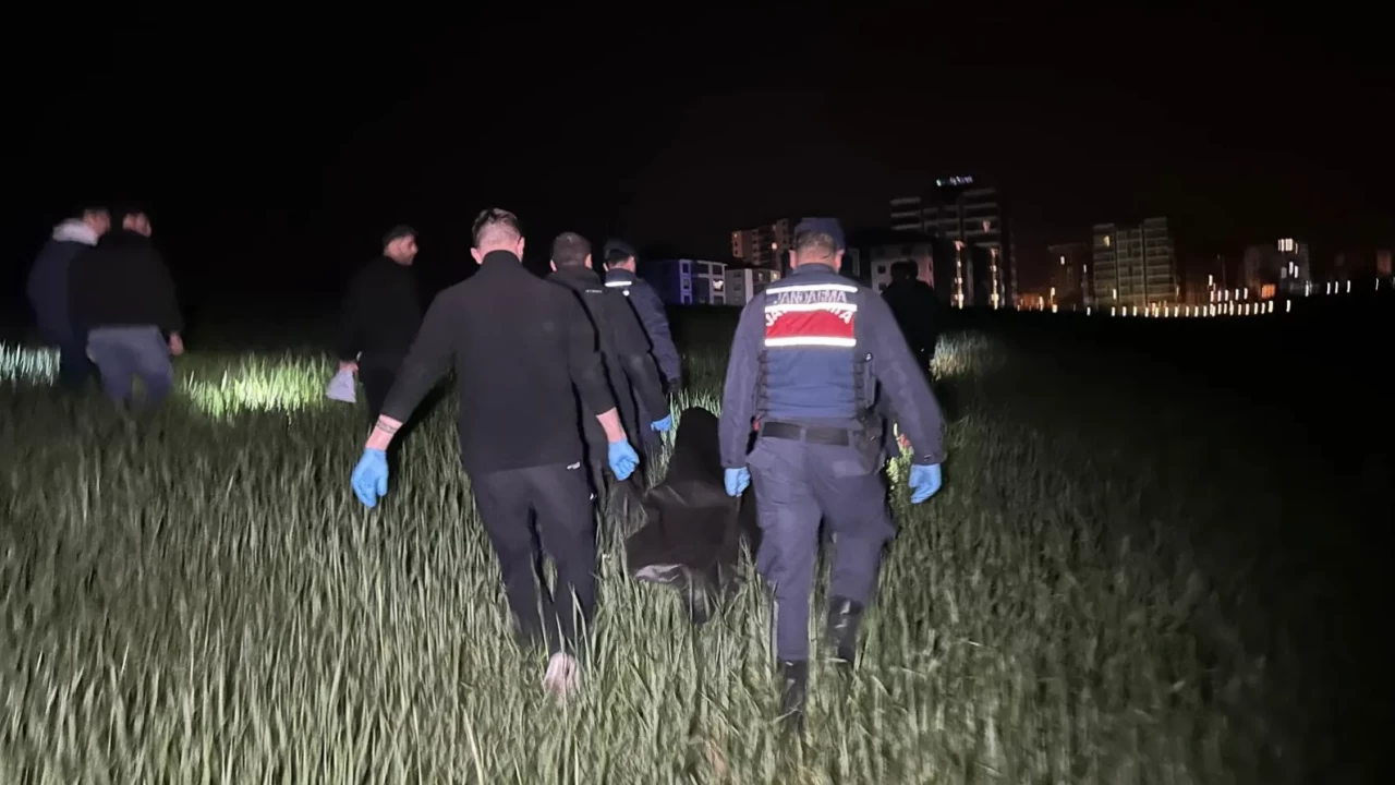 Uşak’ta kan donduran olay! Tarım arazisinde hareketsiz yatıyordu: Boğazı kesilmiş halde bulundu!