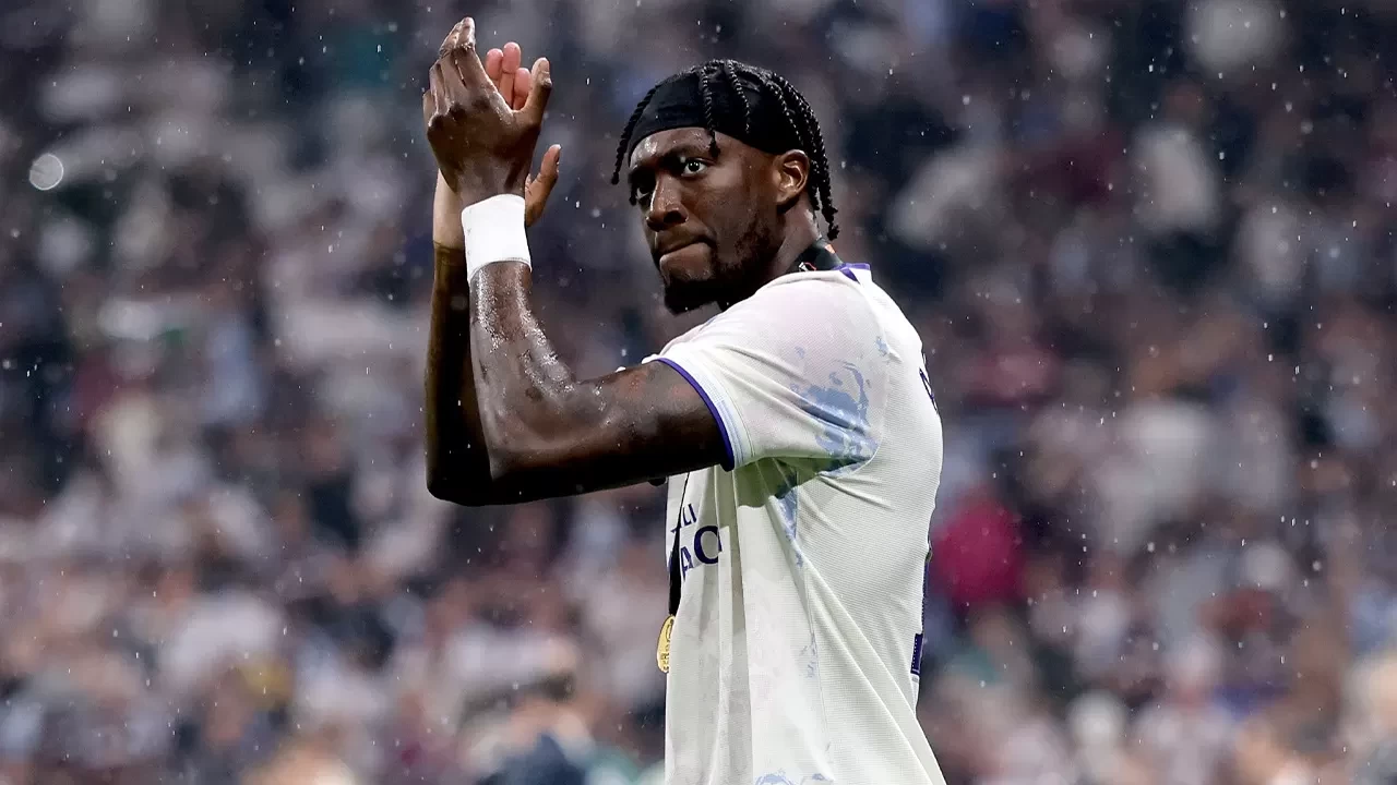 Eski Beşiktaşlı Tammy Abraham futbol tarihine geçti! 4 farklı UEFA kupasını kazanan ikinci oyuncu oldu