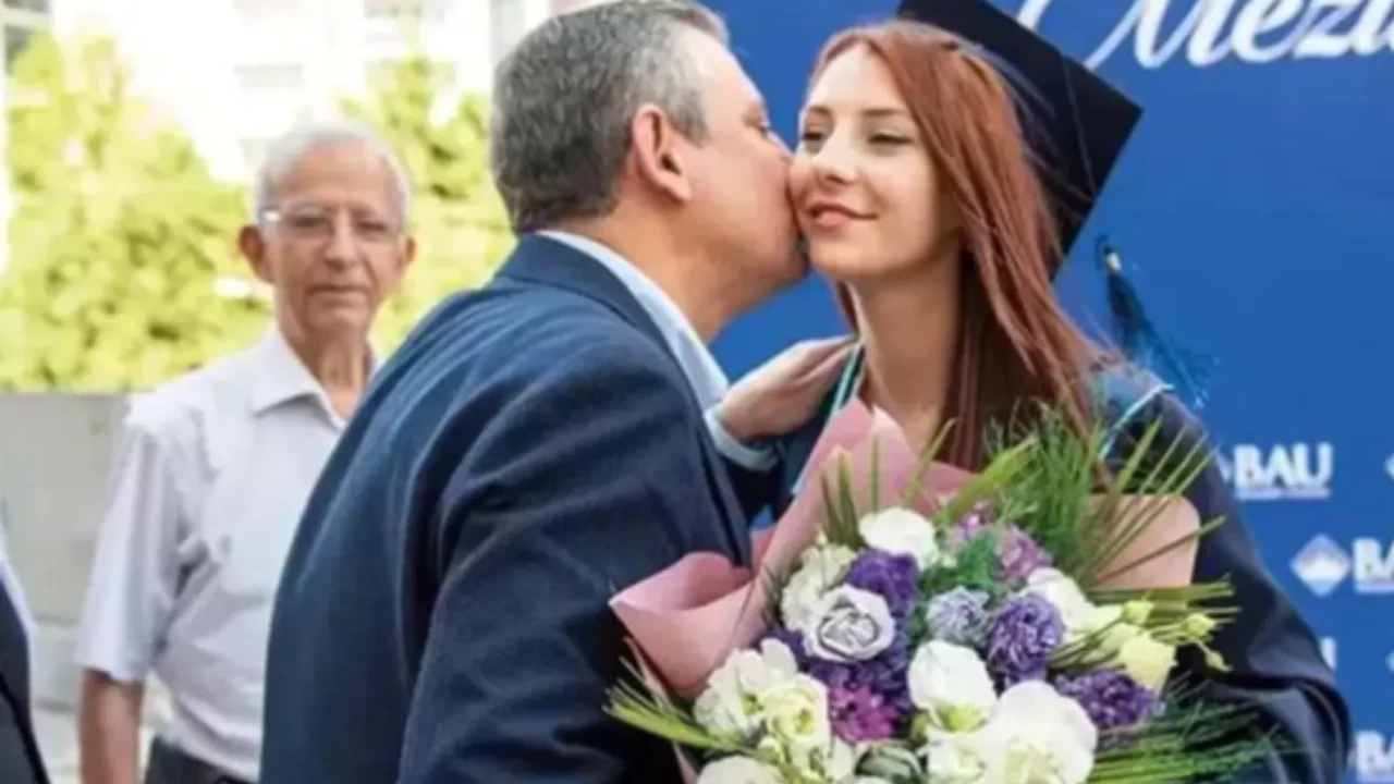 İpek Özel kimdir? Özgür Özel'in kızı İpek Özel kaç yaşında ve ne iş yapıyor?