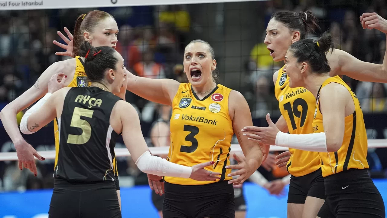 Vakıfbank Kadın Voleybol Takımı tarihi geri dönüşle CEV Şampiyonlar Ligi'nde finale yükseldi!