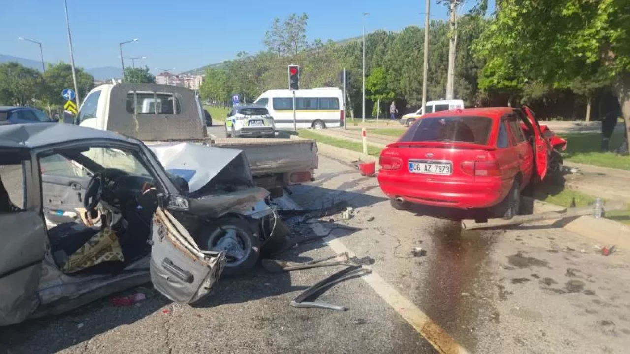 Bursa’da zincirleme kaza: 1 ölü, 4 yaralı