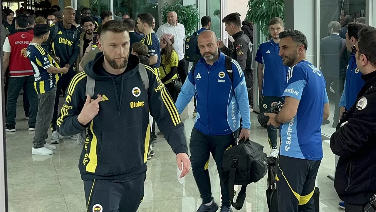 Fenerbahçe kafilesi Süper Lig'deki Konyaspor maçı için Konya’ya ulaştı