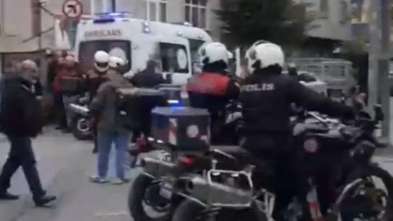 Küçükçekmece’de kahve önünde dehşet: Maskeli saldırganlar 3 kişiyi vurdu