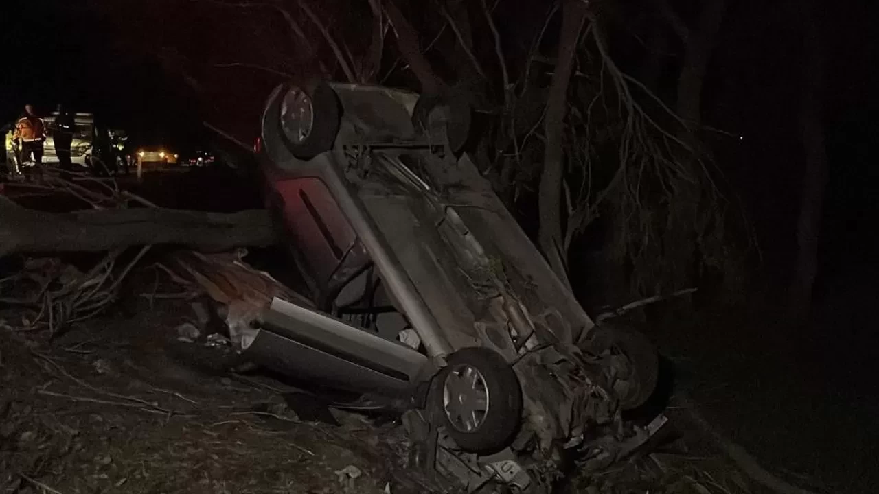Yoldan çıkan araç devrildi: 1 ölü, 4 yaralı