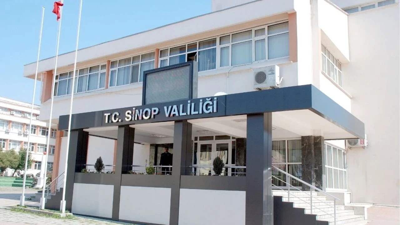 Sinop Valiliğinden anlamlı proje... 500 çocuk melodika ile 'Çırpınırdın Karadeniz' şarkısını seslendirdi