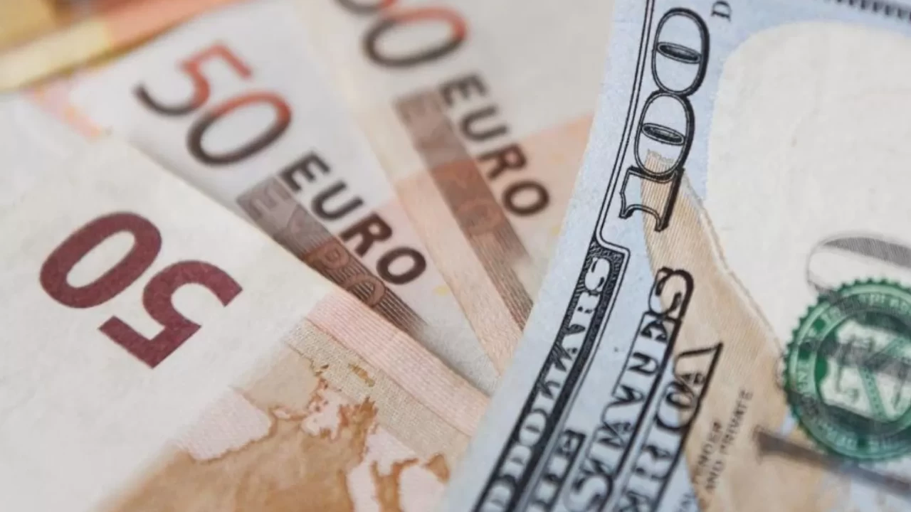 Dolar 45 lirayı, euro 53 lirayı aşarak başladı! İşte alış ve satış fiyatları