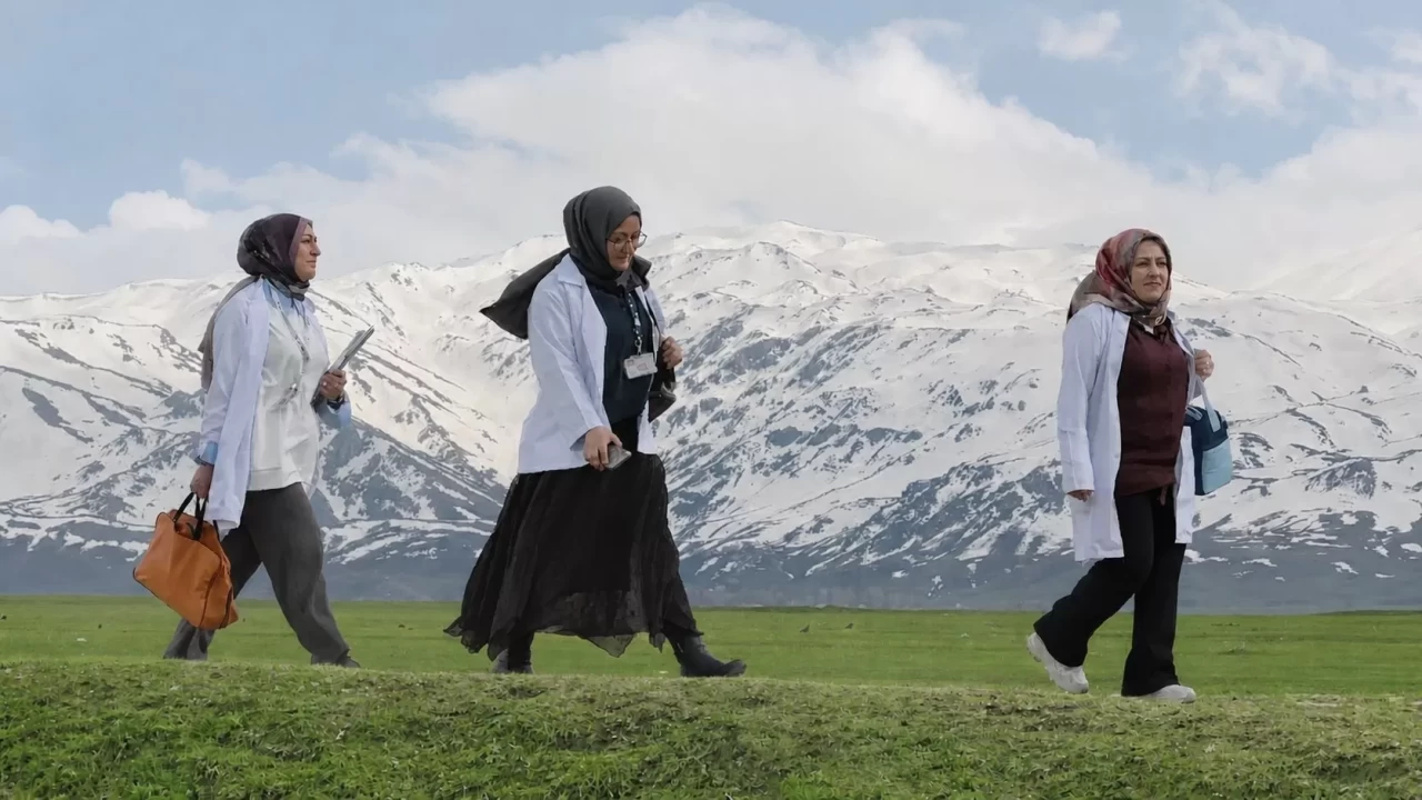 Zirvelerde şifa nöbeti: Sağlık Bakanlığı’ndan Hakkari’de ‘Her Gebeye Ebe’ seferberliği