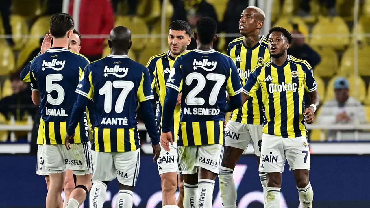 Fenerbahçe Kadıköy'de yarışa tutundu | Fenerbahçe-Başakşehir maç özeti