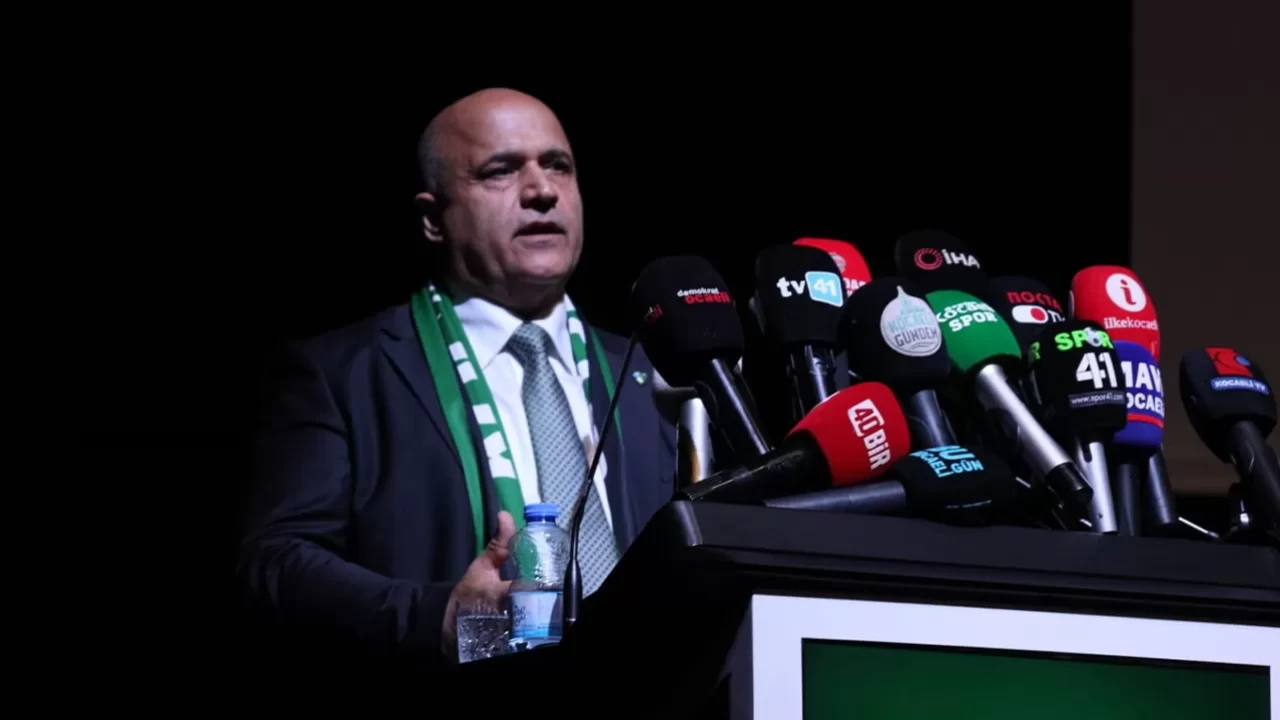 Kocaelispor Kulüp Başkanı Recep Durul genel kurulda yeniden başkan seçildi