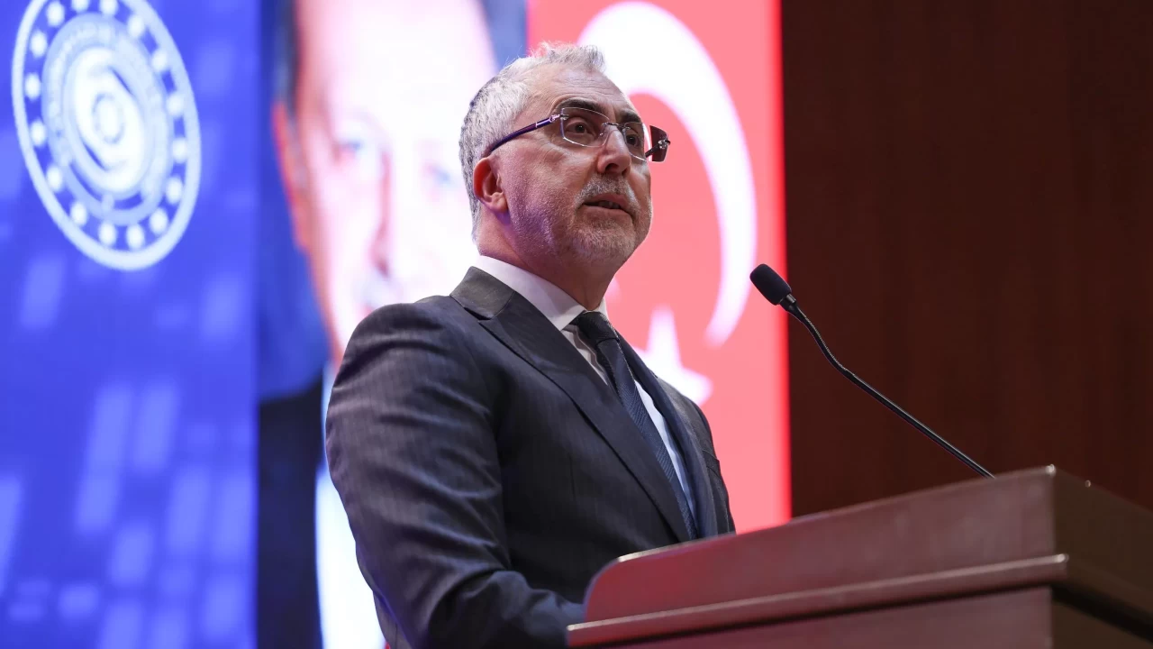 Bakan Işıkhan: İstihdamın her aşamasında dijital gerçekliğe uyum sağlıyoruz