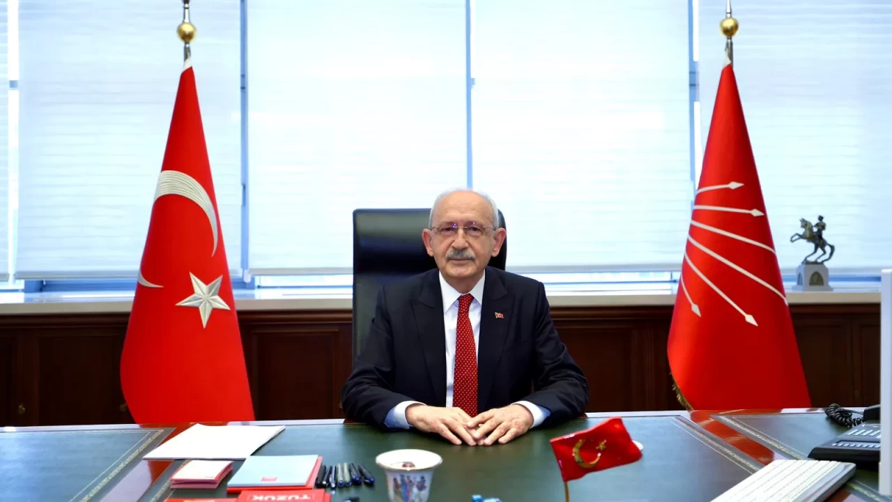Kılıçdaroğlu 2,5 yılın ardından yeniden CHP Genel Merkezi'nde!