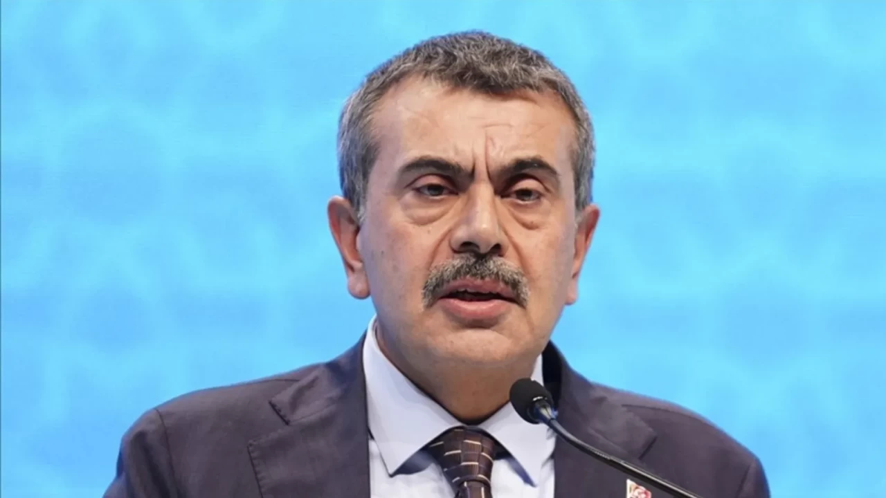 Bakan Tekin: Öğretmenlerimizin emeklerinin karşılığı daha fazla görülmeli