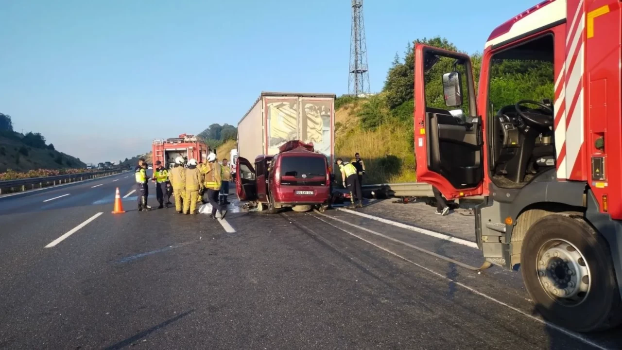 Kuzey Marmara Otoyolu'nda feci kaza: 1'i bebek 3 kişi hayatı