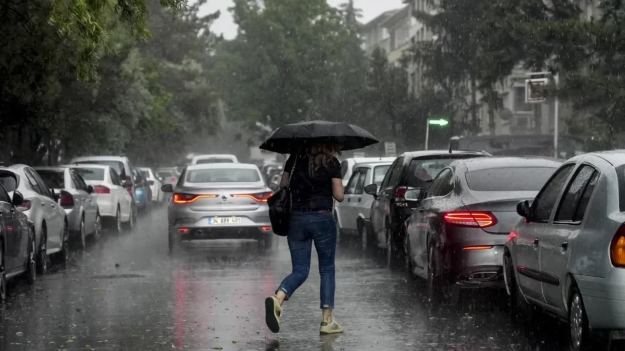 Meteoroloji'den 9 il için 'sarı kodlu' sağanak uyarısı: Sel,
