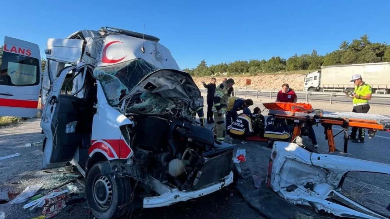 Antalya'dan İstanbul'a giden ambulans kaza yaptı! Hasta yaşamını yitirdi