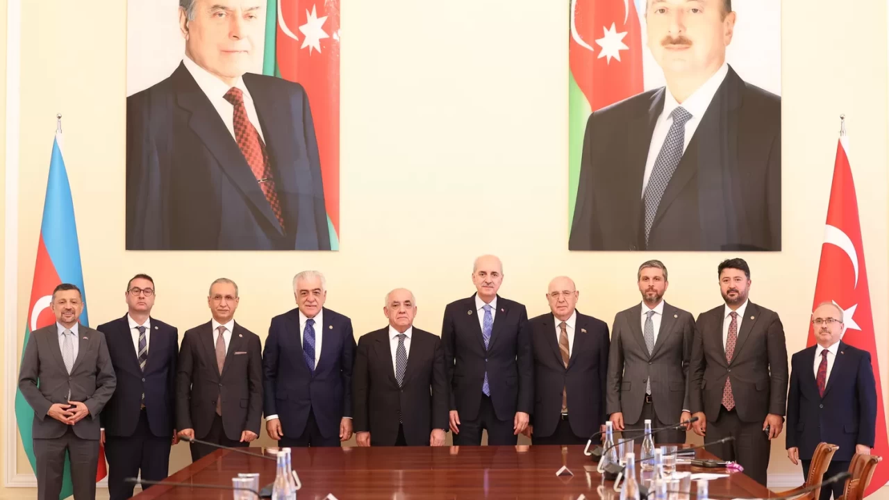 TBMM Başkanı Kurtulmuş Bakü’de Azerbaycan Başbakanı Esedov ile görüştü
