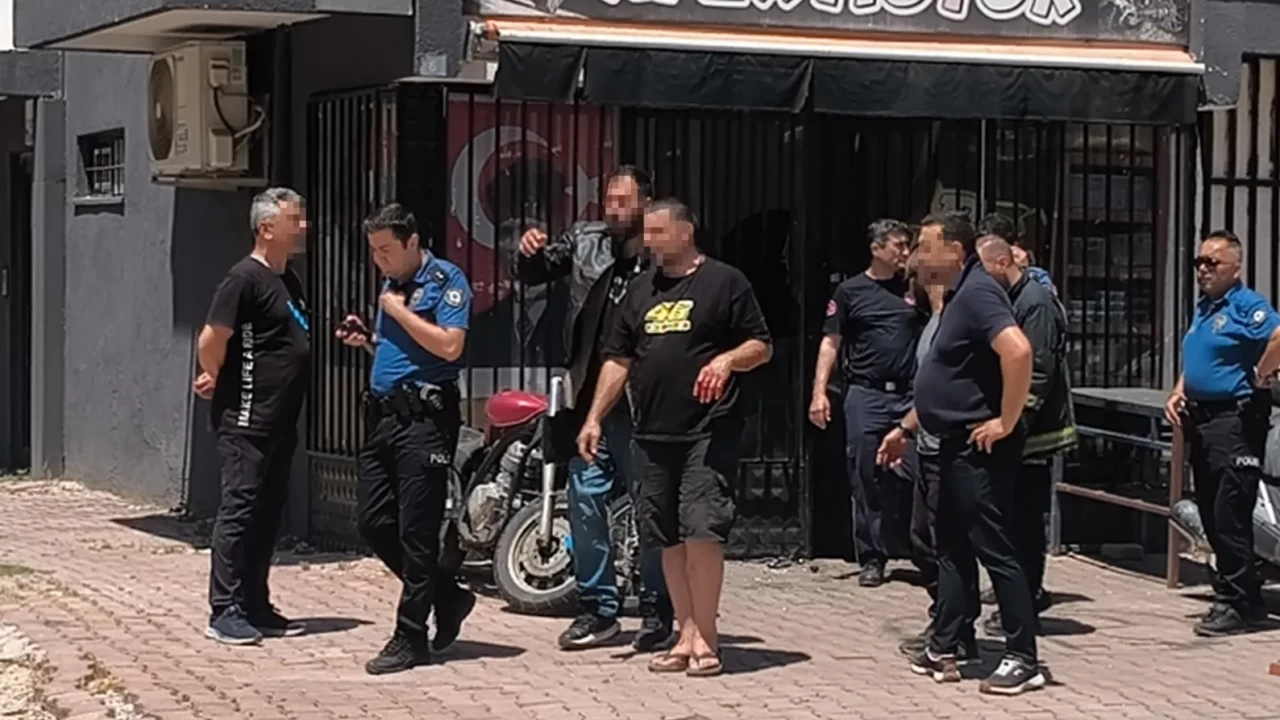 Antalya'da bir şahıs üzerine benzin döküp kendini iş yerine kilitledi!
