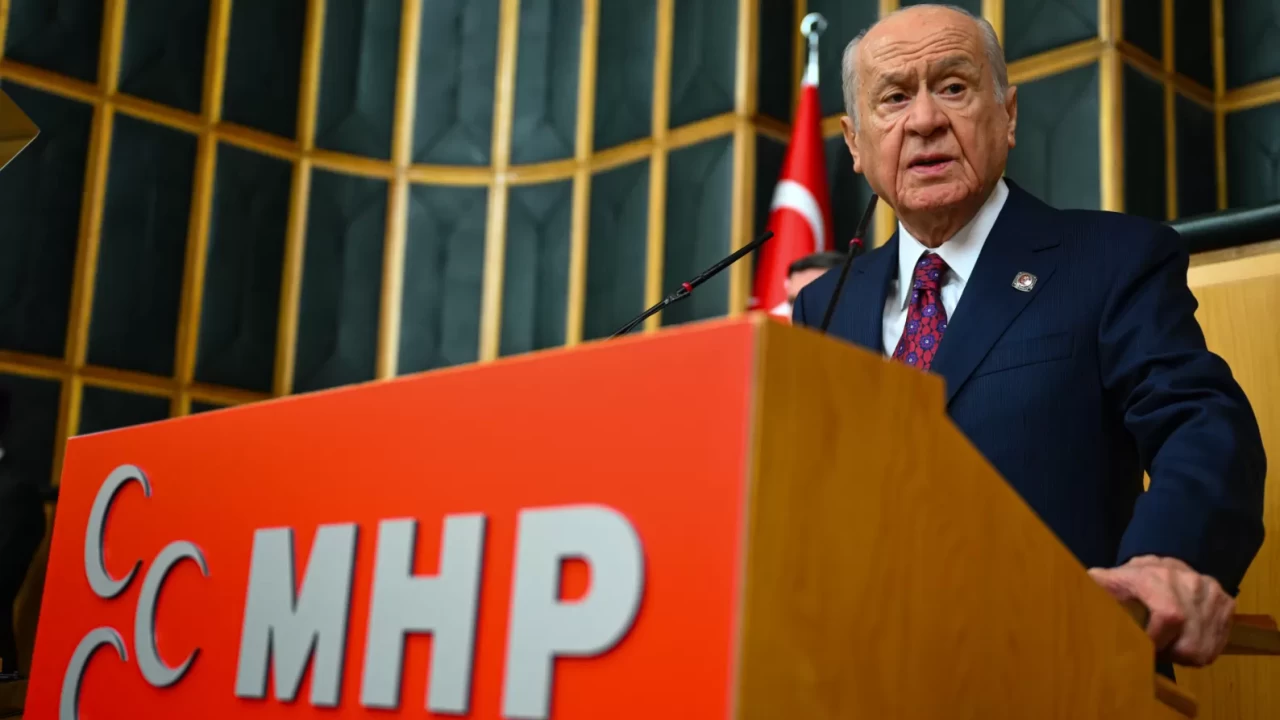 MHP Lideri Bahçeli'den çağrı: 'Özgür Özel ateşe kö
