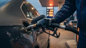 Benzin ve motorin fiyatlarında son dakika! 18 Ekim 2026 benzine indirim var mı? İşte yeni akaryakıt fiyatları