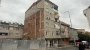 Çatlaklar oluşan ve sesler gelen 7 katlı bina tahliye edildi