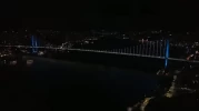 İstanbul Boğazı'ndaki köprüler turkuaz renge büründü!