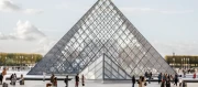 Louvre Müzesi'nde yeni skandal: Mısır bölümündeki 400 nadir kitap zarar gördü!