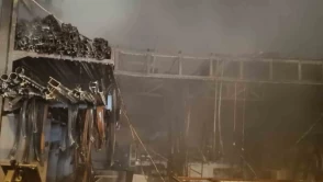 Balıkesir’de çerçeve ve kapı üretimi yapan atölye alevlere teslim oldu