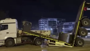 Hatay’da demir yüklü tırın dorsesi seyir halindeyken ikiye ayrıldı