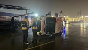 Kocaeli izmit’te hasta taşıyan ambulans kaza yaptı: 6 yaralı