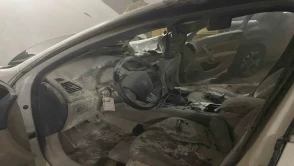 Kapalı alanda parkedilen otomobil alev aldı