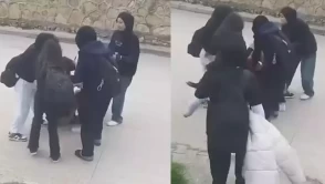 Okul çıkışı akılalmaz şiddet: Arkadaşlarını tekme tokat darbettiler