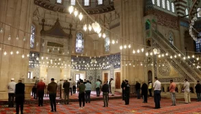 Bugün Cuma Namazı kaçta?