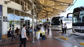 Terminalde unutulan çantadan servet çıktı