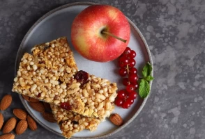 Ev yapımı yulaflı meyve barı ile enerji patlaması!