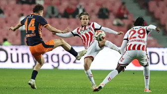 Başakşehir ikinci yarıda açıldı