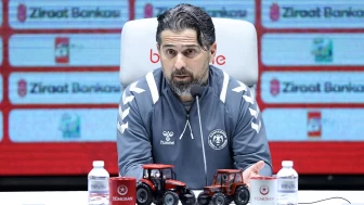 Konyaspor'da İlhan Palut, Fenerbahçe maçı sonrası konuştu