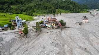 Nepal'deki sel felaketinde bilanço ağırlaşıyor