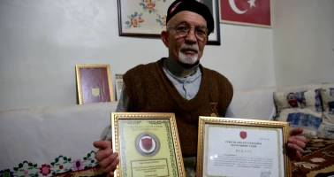 Yerli silahları gördü, miras kalan toprağını Mehmetçik için bağışladı