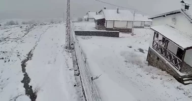 Ankara'ya kar yağdı, yüksek kesimler beyaza büründü!