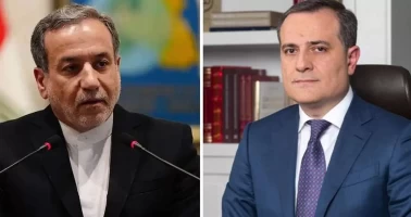 Azerbaycan Dışişleri Bakanı Bayramov, İranlı mevkidaşı Arakçi ile görüştü