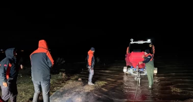 Tekir Gölü'nde mahsur kalan 3 kişi 2 saatte kurtarıldı