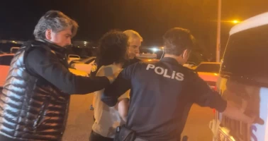 Tansiyon hastasına yardıma gittiler, iki kardeş arasında mahsur kaldılar!