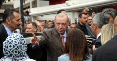 Cumhurbaşkanı Erdoğan Edirne’de bir kafede vatandaşlarla bir araya geldi
