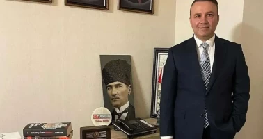 Türkgün gazetesi başyazarı Yıldıray Çiçek, yazılarına kısa süreliğine ara verdi