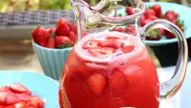 Çilekli limonata nasıl yapılır?