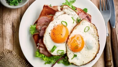 Protein deposu yumurta ve zeytin tabağı