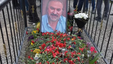 Sanatçı Volkan Konak, vefatının birinci yılında kabri başında anıldı