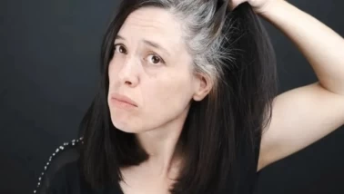 Saç beyazlarını geri döndüren ev karışımı!